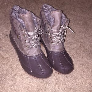 Duck boots